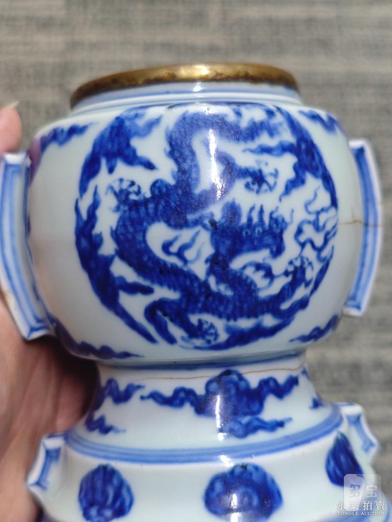 明成化 青花龙纹出戟花觚 - 图6